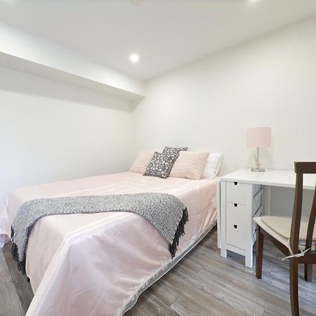 Cozy Room With Private Bath Near Don Mills Subway Toronto Buitenkant foto